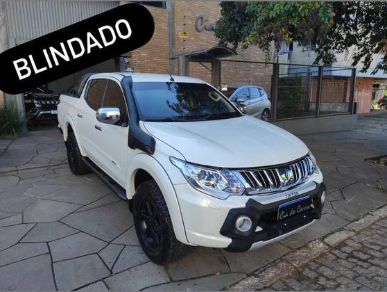 MITSUBISHI L200 TRITON 2.4 16V TURBO DIESEL SPORT HPE CD 4P 4X4 AUTOMÁTICO MITSUBISHI L200 TRITON 2.4 16V TURBO DIESEL SPORT HPE CD 4P 4X4 AUTOMÁTICO